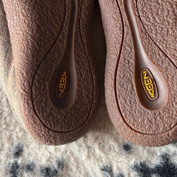 KEEN Howser Slip On Plaid Tan Loafers Casual Comfort Shoes size 9.5 - Picture 8 of 10